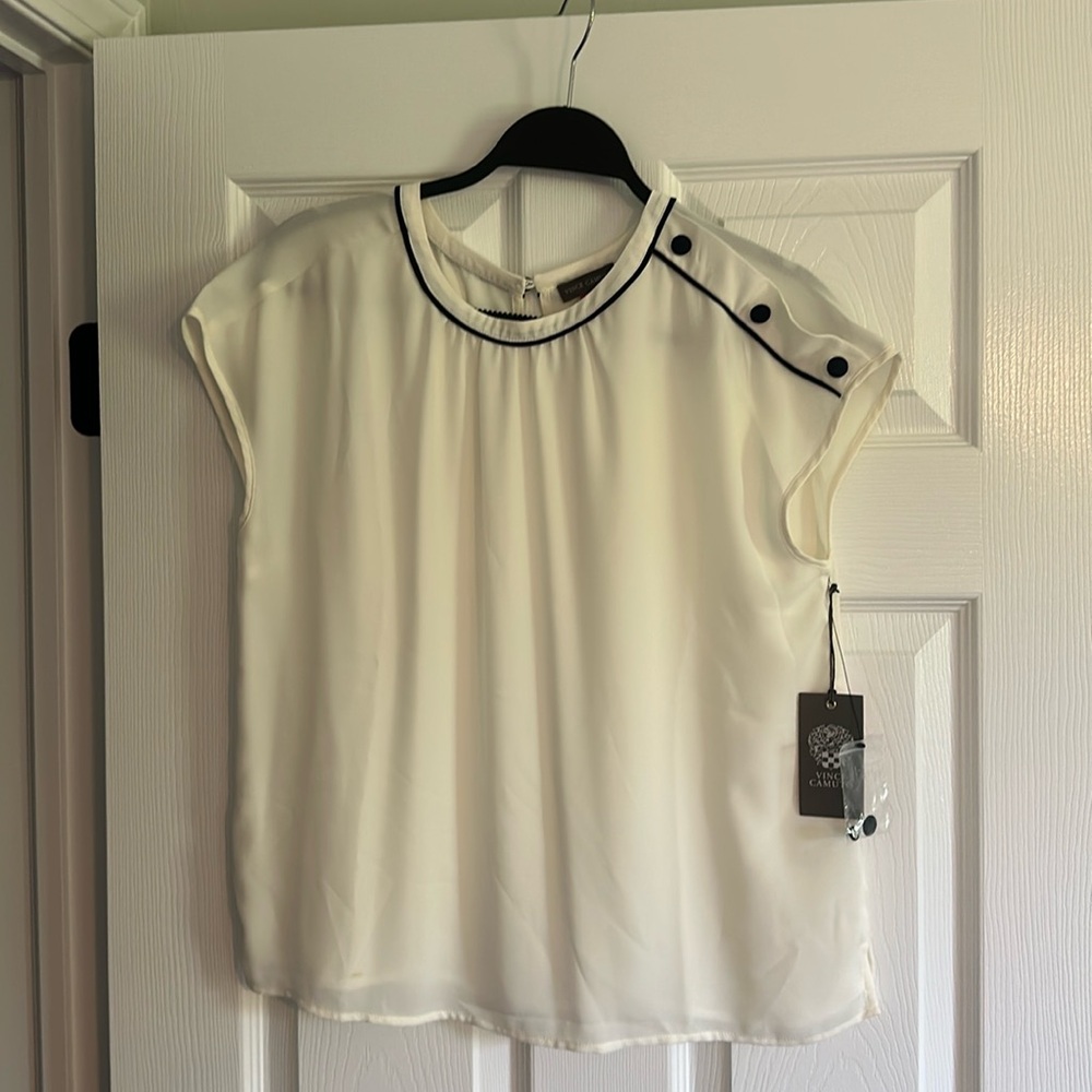 Vince Camuto Ivory Short Sleeve Blouse